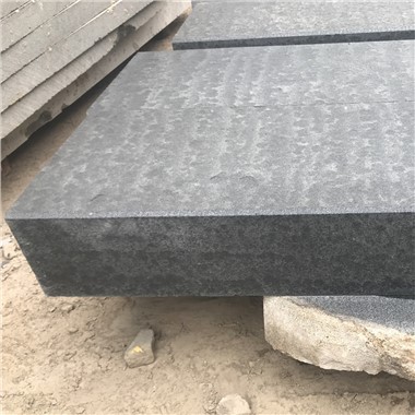 Bazalto juodasis akmuo